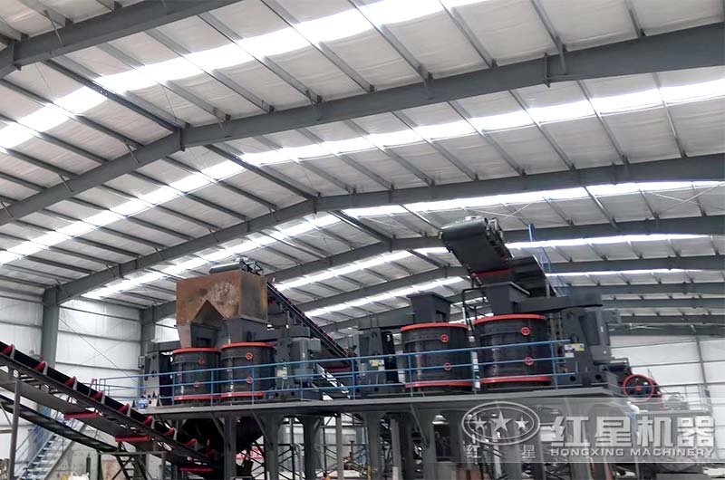 立式復(fù)合破碎制砂機(jī)現(xiàn)場(chǎng) 立式復(fù)合破碎制砂機(jī)現(xiàn)場(chǎng)